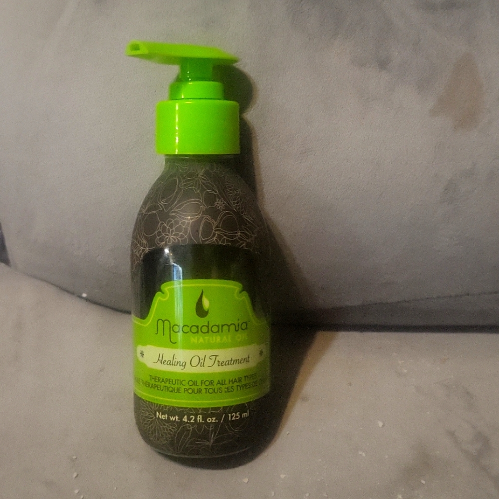 Macadamia healing oil treatment